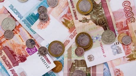 Des automobilistes vous proposent des billets étrangers contre des euros? Attention à cette arnaque