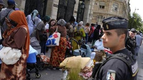 "Nuoce ai conti pubblici e all'occupazione". Il rapporto choc sull'immigrazione