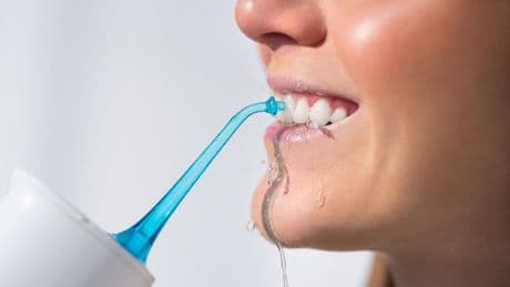 Angebote im April: Hygienisch rein mit der Munddusche für 23 statt 120 Euro: Top-Deals am Freitag