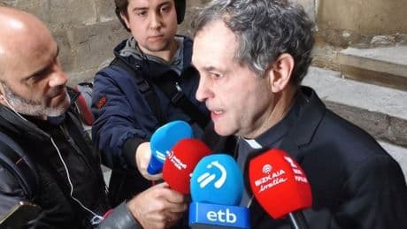 El obispo Segura destaca la «unidad» de la Iglesia al elegir un Papa «sereno»