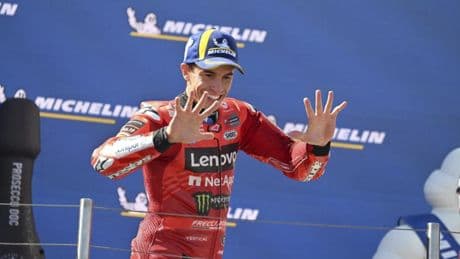 "La lesión ha hecho aún mejor a Marc Márquez"