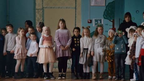 « Premières classes » : en Ukraine, l’école sur le front