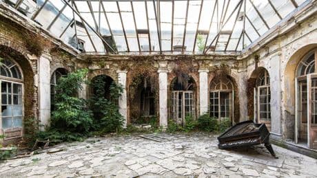 Jonathan Jiminez: Lost Places: Wo die Natur die Reste der Zivilisation frisst