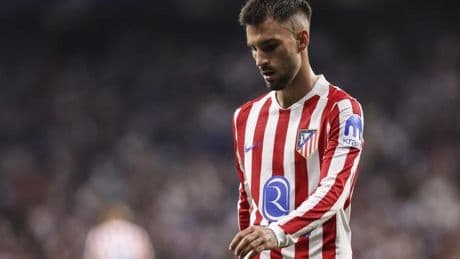 Baena sufre una lesión muscular y es duda para el parón con España