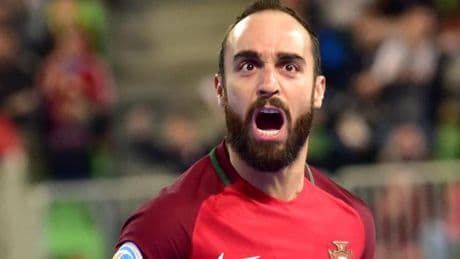"Me debían más de un millón de euros y la FIFA y la Federación no hicieron ni caso"