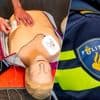 Na anderhalf jaar bedankt zoon agent die zijn moeder heeft gereanimeerd: ‘Jou moet ik hebben’