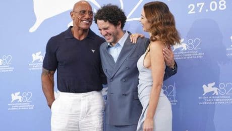 Dwayne Johnson intenta hacerse mayor en la Mostra