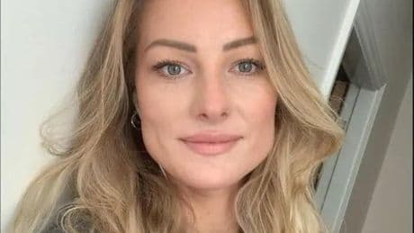 Una británica se suicida saltando de un avión a 5.000 metros de altura sin paracaídas tras romper con su novio