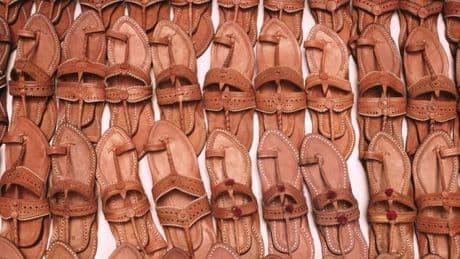 En Inde, Prada face au scandale de la sandale