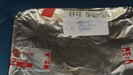 La polémica "antisemita" en un vuelo de Iberia: un grupo de judíos recibe comida kosher con el mensaje "Free Palestine"
