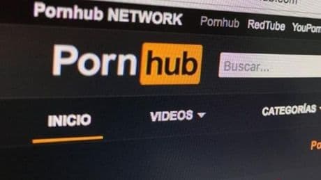 La UE batalla contra Pornhub, Stripchat, XNXX, y XVideos por permitir el acceso de menores al porno