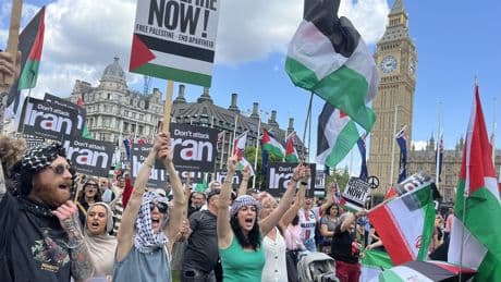 İsrail'in İran'a saldırısı Londra'da protesto edildi