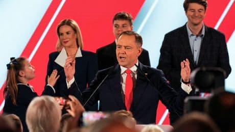 El ultraderechista Karol Nawrocki se adelanta en la segunda vuelta de las presidenciales de Polonia