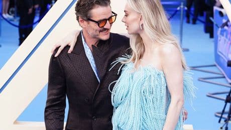 Los toqueteos entre Pedro Pascal y Vanessa Kirby marcan el estreno de 'Los 4 fantásticos': &quot;Si mi mujer hiciera esto...&quot;