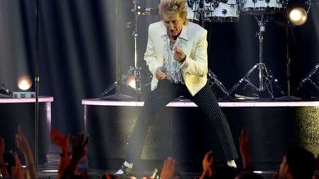 Rod Stewart sparks concern as he issues worrying announcement
