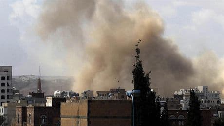 Soykırımcı İsrail'den Yemen'e hava saldırısı