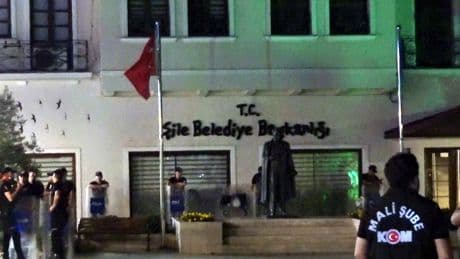 Şile Belediyesi'ne operasyon: Başkan Kabadayı gözaltına alındı