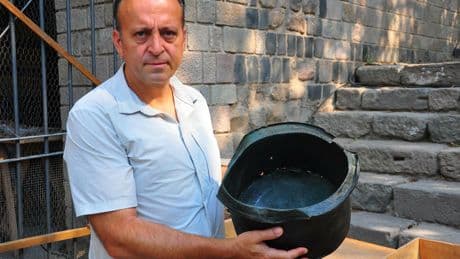 Pergamon Antik Kenti'nde 1400 yıllık bronz kazan bulundu