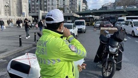 Kask takmayan 475 bin 976 motosikletliye işlem