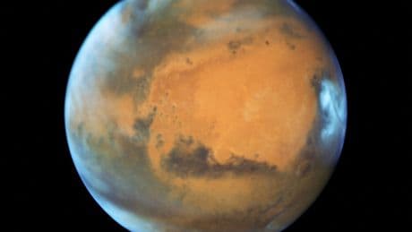 Grüne Polarlichter leuchten auf dem Roten Planeten