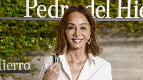Isabel Preysler, 74 años: “El hielo puede ser un gran aliado del verano, cierra los poros abiertos y tonifica, dando al rostro un aspecto más terso y rejuvenecido”