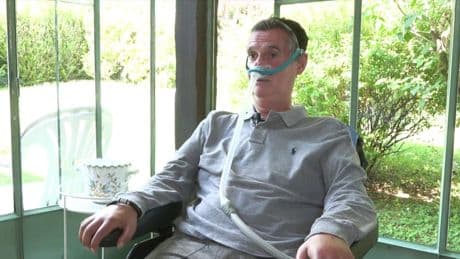 "Une loi tout à fait logique": atteint de la maladie de Charcot, il s'agace de la lenteur du projet sur la fin de vie