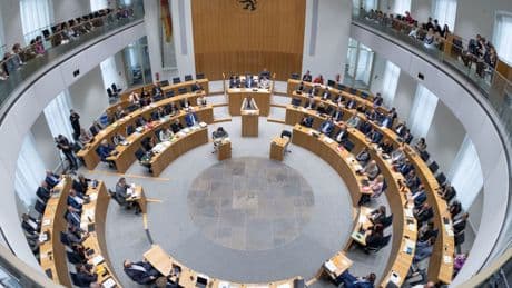 Verfassungsfeinde im Parlament: Kein Steuergeld für Extremisten