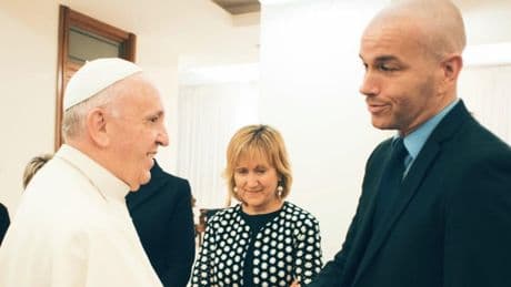 “En los años de la dictadura, Francisco corrió un gran riesgo para salvar a muchas personas”