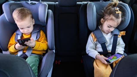 «Pour protéger l’enfance, il faut légiférer contre l’emprise numérique»