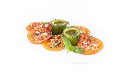 Cuencos de calabacín con tomate y aceite de oliva, una receta fácil y sana