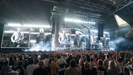 Man overleden na val bij concert Oasis in Londen