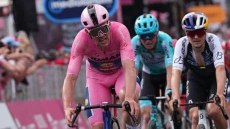 Giro d’Italia, fuga spettacolare di Bais e Milesi. A Matera vince ancora Pedersen
