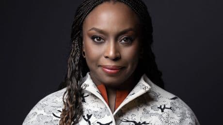 Schrijver Chimamanda Ngozi Adichie: ‘Zelfs mijn vrienden vragen soms: ‘Is dat nou echt misogynie?