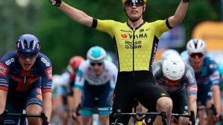 LIVE Giro d’Italia: komt Olav Kooij aan sprinten toe in de straten van Nova Gorica?