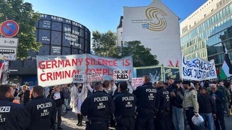 Nahost-Konflikt: Pro-Palästina-Demo: FDP-Politikerin bedrängt und verletzt
