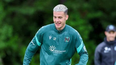 Model-Freundin, Haare, Alkohol - 96-Star Allgeier sorgt für Aufsehen