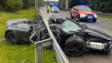 Krasser Unfall in Bayern - Fahrer unverletzt! McLaren jetzt noch flacher