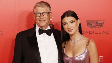 «Lorsque je ramène un garçon à la maison, c’est terrifiant pour lui» : Phoebe, la fille de Bill Gates, parle du syndrome d’Asperger de son père