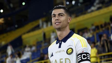 Cristiano Ronaldo, 40 años: “He conseguido mantener una edad biológica de 28 años gracias a una alimentación saludable al 90%, entrenar fuerza continuadamente y dormir al menos 7 horas por recuperar”