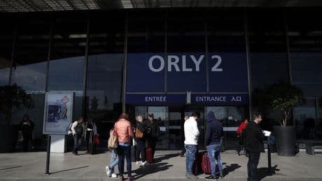 Una avería en el control aéreo obliga a suspender al menos 130 vuelos en el aeropuerto parisino de Orly
