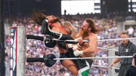 Beloved WWE star’s contract ‘expires this weekend’ with no deal in sight
