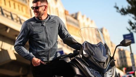 6 chaquetas moteras de verano: protección, diseño y frescura frente al calor en moto