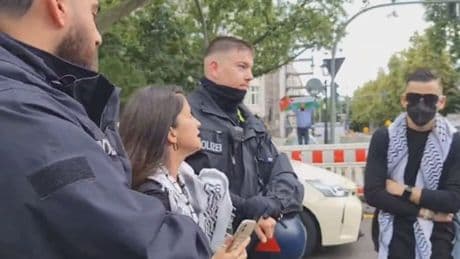 Trotz Vernichtungs-Parole – Berliner Richter spricht Israelfeindin Yasemin Aka frei