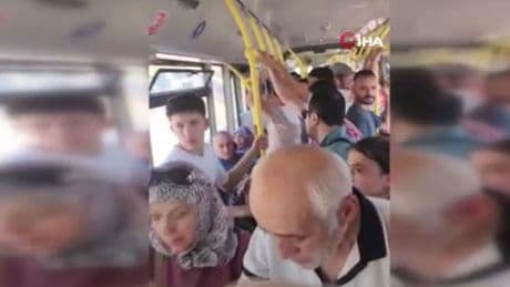 Kliması bozulan otobüste fenalaşan kadın baygınlık geçirdi