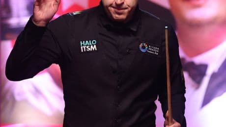Ronnie O'Sullivan digs deep to move into semi-finals at The Crucible