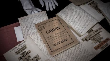 On leur avait vendu des faux manuscrits d'Einstein ou de Proust et promis 9% de rendement: le "plus grand procès d'escroquerie financière" s'ouvre pour 4.500 plaignants
