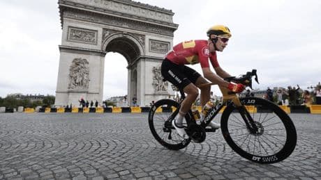 Roban al danés Magnus Cort una bicicleta en el aeropuerto de Barcelona mientras corría el Tour