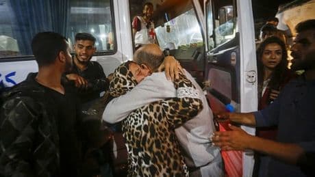 İsrail'in alıkoyduğu 10 Filistinli serbest bırakıldı