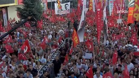 Sancaktepe’de “Millet İradesine Sahip Çıkıyor” mitingi başladı: Alanda polis engeli, kortejler ve sloganlar