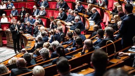 Dans une Assemblée nationale sous tension, l’embouteillage parlementaire suscite des inquiétudes
